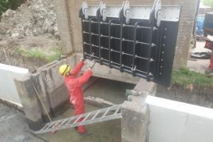 Plaatsen terugslagklep Wirdumer-Nieuwland Plaatsen terugslagklep Wirdumer-Nieuwland