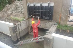 Plaatsen terugslagklep Wirdumer-Nieuwland Plaatsen terugslagklep Wirdumer-Nieuwland